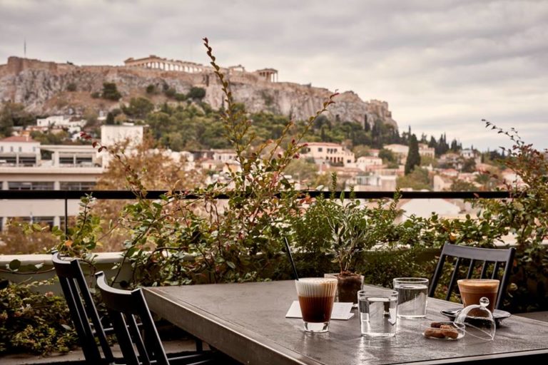 Τα καλύτερα αθηναϊκά roof garden με θέα την Ακρόπολη