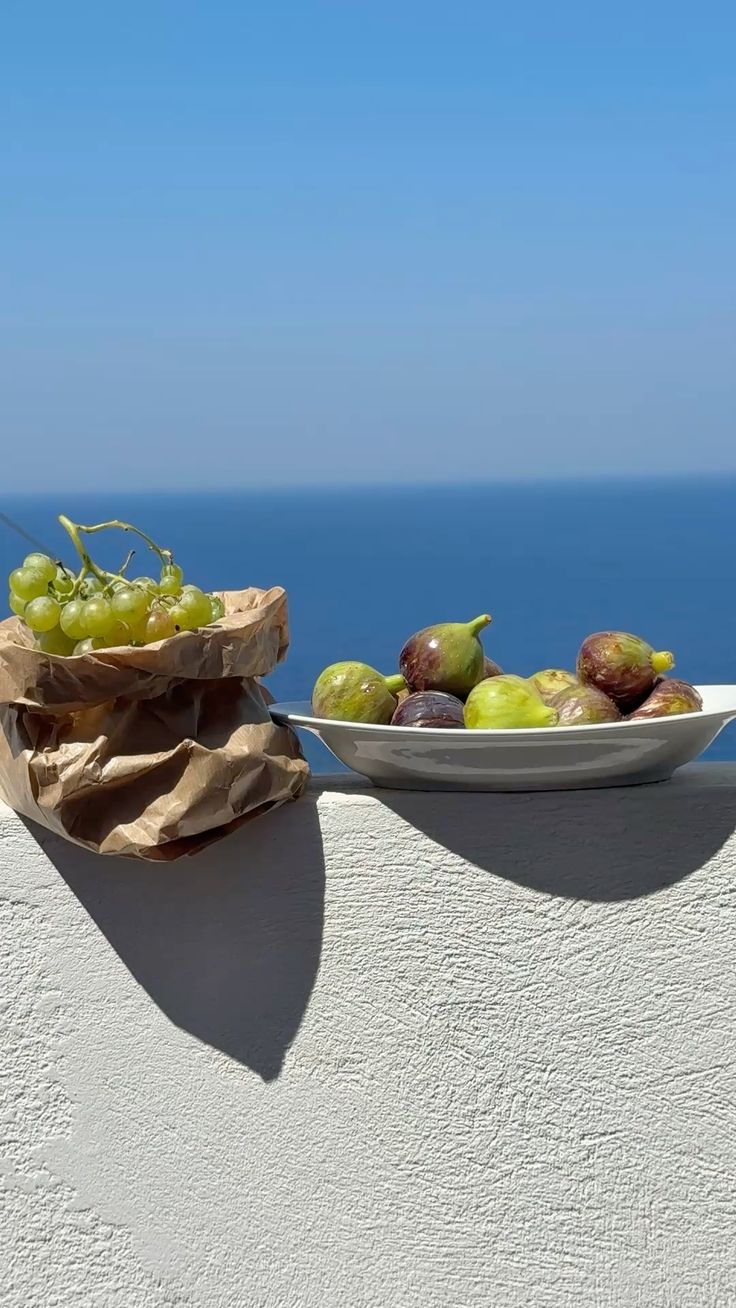 Αύγουστος, σταφύλια και σύκα / Πηγή: Pinterest.com