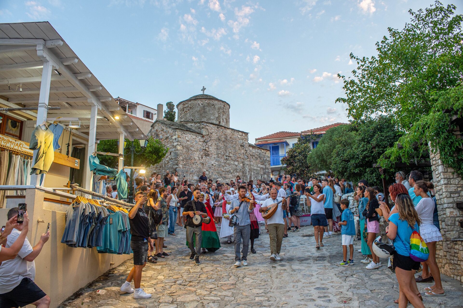 Το Ελληνικό Καλοκαίρι Χορεύει Εδώ | Vol. 2: Δεκαπενταύγουστος