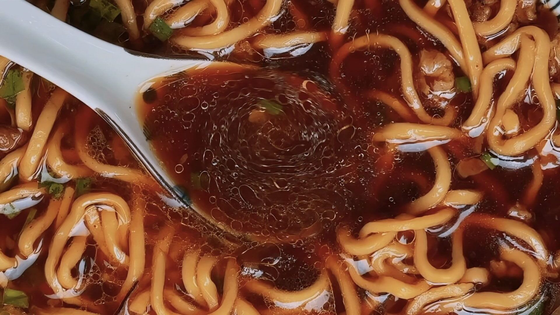 Umami: Η πέμπτη γεύση που δεν ήξερες ότι κυνηγάς σε κάθε μπουκιά